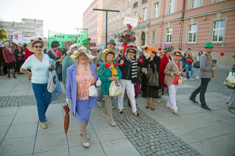 Jednym guzikiem wezwą pomoc. Wrocławscy seniorzy ze specjalnymi urządzeniami - fot. archiwum radiowroclaw.pl