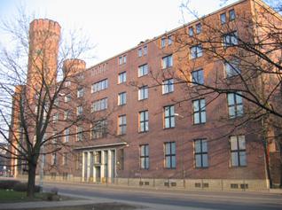 Fałszywa adwokat w futrze z lamparta - Sąd Okręgowy we Wrocławiu (Fot. www.wroclaw.so.gov.pl)