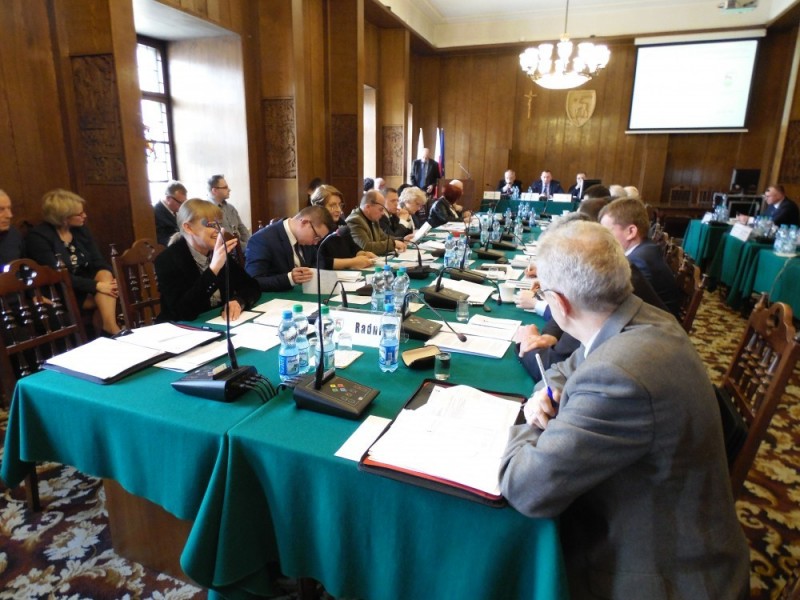 Jelenia Góra: Rodzice i radni nie chcą szkoły, której chce kurator - fot. Piotr Słowiński