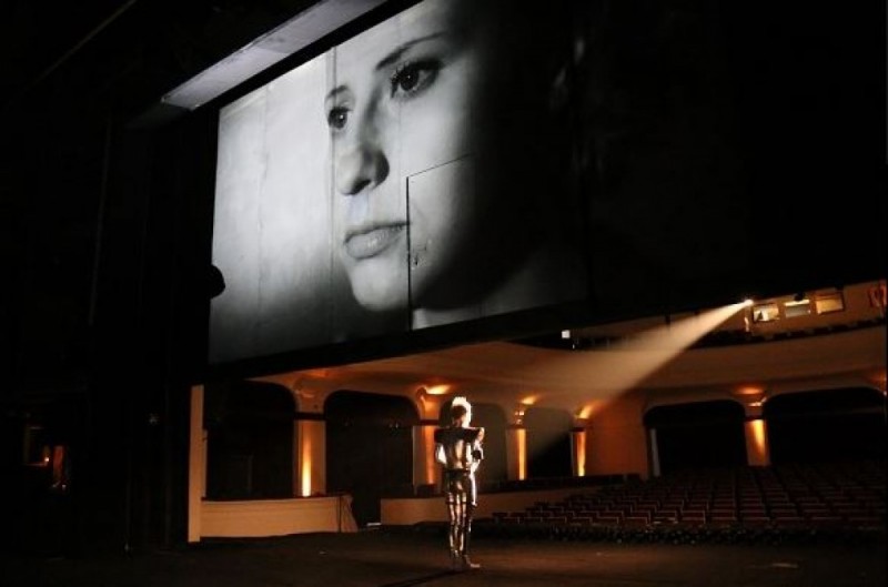 Jeleniogórski teatr zamknięty na 1,5 roku. Aktorzy szukają nowej sceny - fot. archiwum teatru; nz spektakl "Karskiego historia nieprawdziwa"