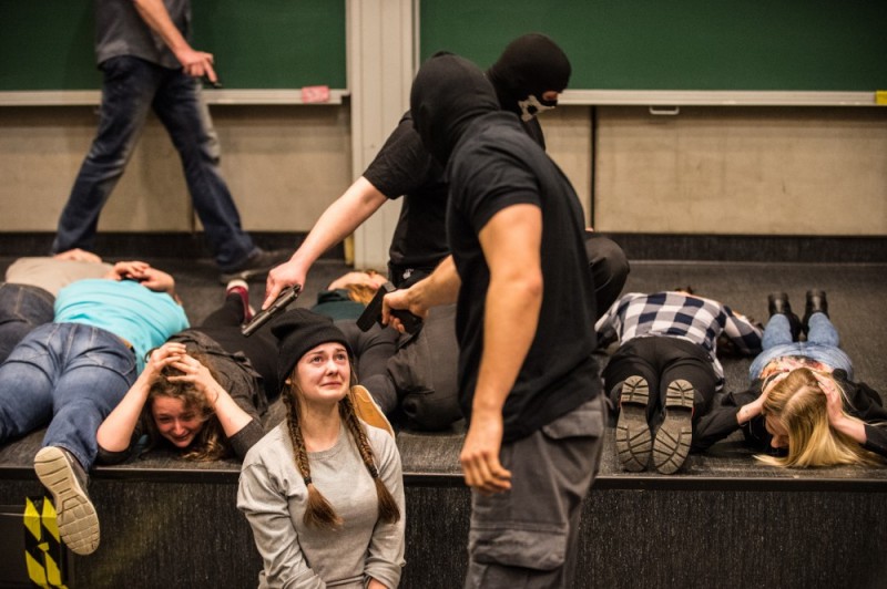 Odbijali zakładników na Uniwersytecie Wrocławskim [ZOBACZ] - fot. Andrzej Owczarek