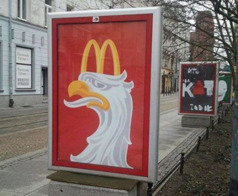 To nie reklama, to sztuka. Wystawa na Szewskiej wzbudza emocje -