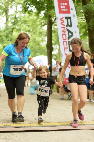 Rywalizacja rodzinnych duetów, czyli Bieg Rodzinny Radia Wrocław [FOTO] - 145