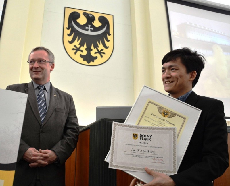 Obcokrajowcy studiujący we Wrocławiu nagrodzeni [FOTO] - fot. UMWD