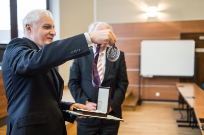 Medal za wybitne zasługi wręczony sędziemu Jurgenowi Pansegrau - 3