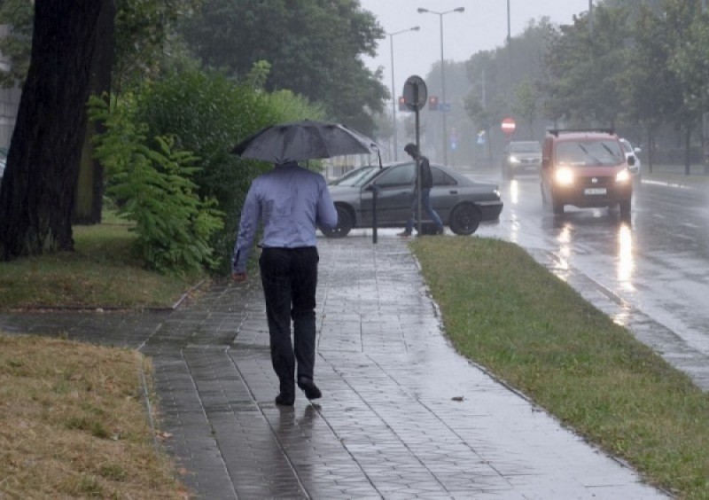 POGODA: Deszcz, burza i do 12°C - fot. archiwum.radiowroclaw.pl