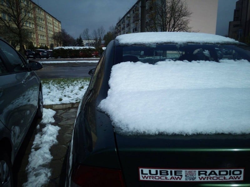 IMGW ostrzega przed opadami śniegu. Biały puch już się pojawił [FOTO] - fot. Piotr Kaszuwara
