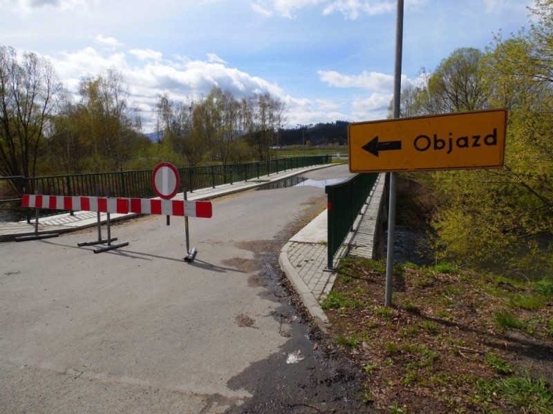 Rok temu wyremontowali most, teraz znów go zamkną. Mieszkańcy chcą przeprawy tymczasowej - fot. Piotr Słowiński