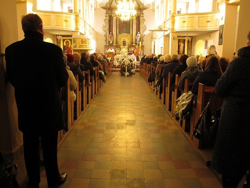 Świebodzice: Pożegnali trzy ostatnie ofiary katastrofy budowlanej -