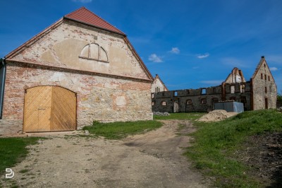 Piotrowice Świdnickie: Renesansowy zamek z fosą i samolot na strychu - 10