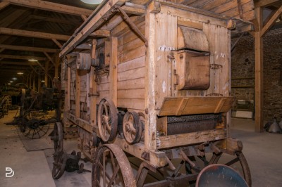 Piotrowice Świdnickie: Renesansowy zamek z fosą i samolot na strychu - 14