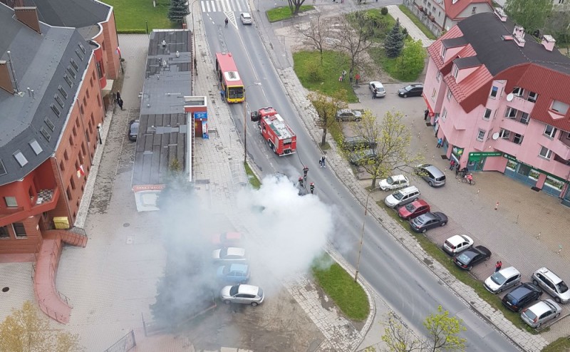 Płonie auto osobowe na Nowym Dworze [WASZE ZDJĘCIA] - 