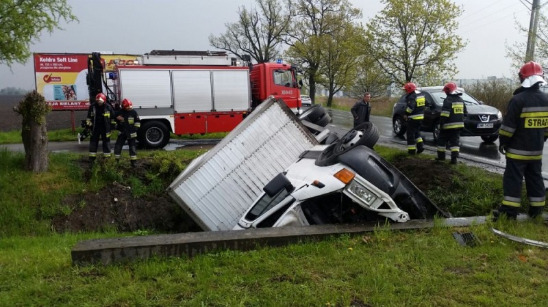 Wypadek w okolicach Mokronosu Dolnego [ZDJĘCIA] - fot. Mirosław Kuzak