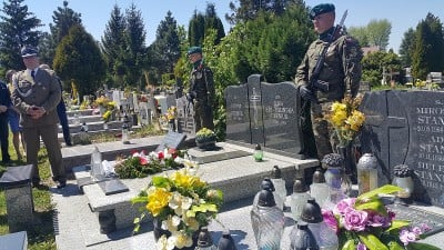 Na cmentarzu w Kłodzku uczcili pamięć bohaterów bitwy pod Monte Cassino - 8