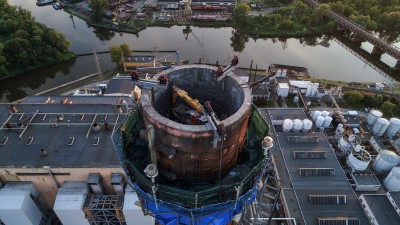 Rozbiórka 120-metrowego komina elektrociepłowni we Wrocławiu [FOTO] - 1