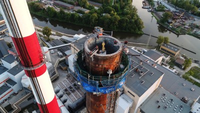 Rozbiórka 120-metrowego komina elektrociepłowni we Wrocławiu [FOTO] - 2