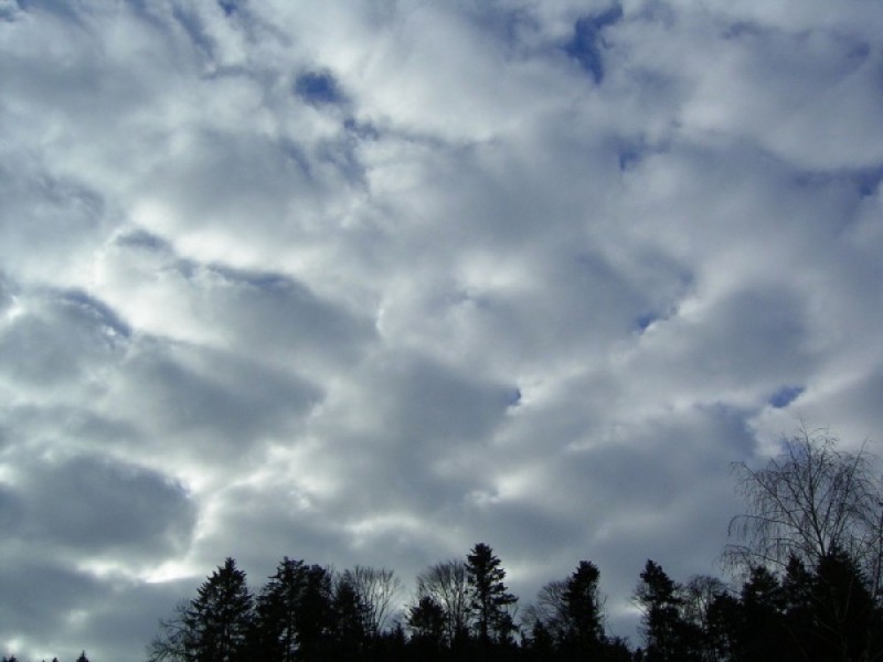 Na niebie dziś sporo chmur, możliwy deszcz [PROGNOZA] - fot. Simon Eugster (Wikipedia)