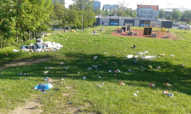 Wzgórze Andersa we Wrocławiu zatonęło w śmieciach [ZOBACZ] - 