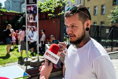Spacerują leniwie i uczą się jak walczyć ze smogiem - 0
