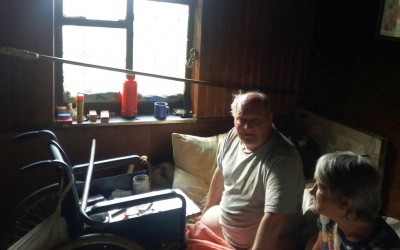 Nie ma nóg, mieszka w altance ogrodowej, od 7 lat nie był na dworze... - 2
