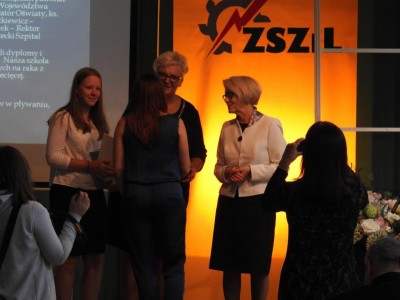 Wiceminister edukacji żegnała uczniów w Turowie - 7