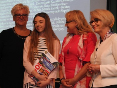 Wiceminister edukacji żegnała uczniów w Turowie - 5