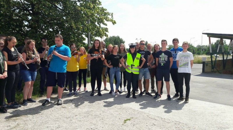 Zespół folklorystyczny i śpiewająca kontrola ITD [ZDJĘCIA] - fot. Dziecięco-Młodzieżowy Zespół Folklorystyczny "Piecuchy"