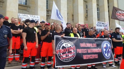 Wrocław: Ratownicy ratują życie... nawet podczas protestu