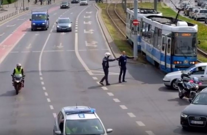 Motorniczy pieniacz, czy niekompetentny policjant? Sprawę rozstrzygnie sąd - 