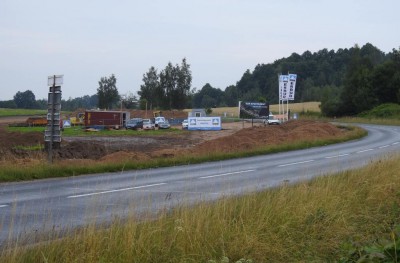 Budują apartamentowce nad Sosnówką. Mieszkańcy i urzędnicy zaniepokojeni - 1
