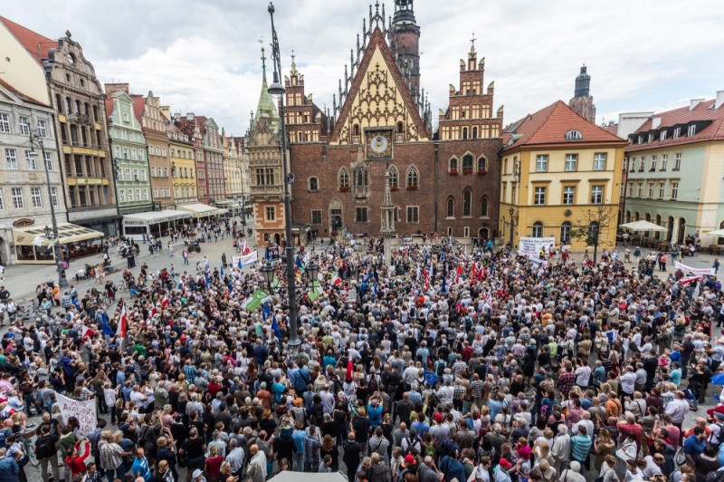 Protest opozycji na wrocławskim rynku - Fot: K. Kaniewski