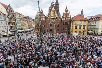 Protest opozycji na wrocławskim rynku