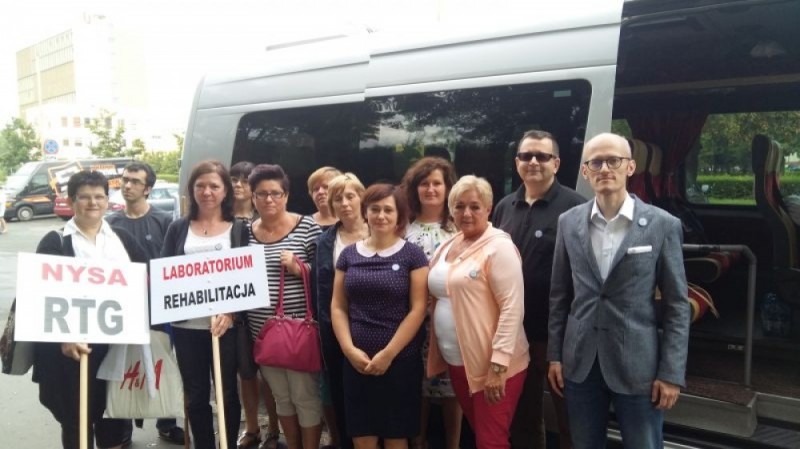 Medycy z Wrocławia będą protestować. "Musimy dorabiać w supermarkecie, by się utrzymać" -