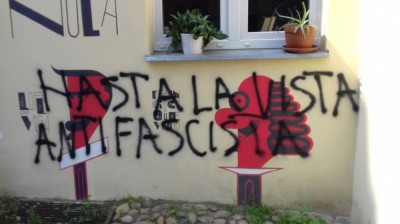 Faszystowskie napisy na Księgarni Hiszpańskiej