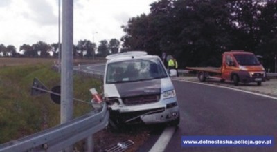 Uciekał z Niemiec, zatrzymali go koło Chojnowa. Niemal staranował policjant&oacute;w [ZDJĘCIA]