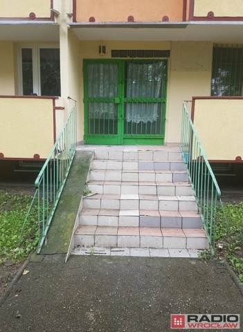 Wrocław: Brakuje pieniędzy na wybudowanie podjazdu dla niepełnosprawnych