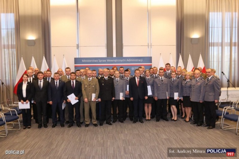 Policjant z Wołowa nagrodzony przez ministra spraw wewnętrznych - fot. policja.pl