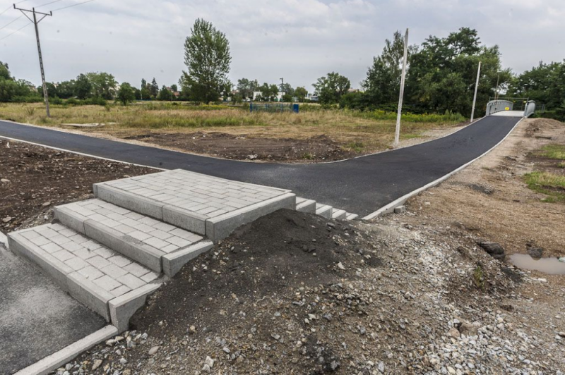 Schody na środku ścieżki rowerowej? O co chodzi? Wyjaśniamy [ZDJĘCIA] - Zdjęcie nadesłane przez pana Jacka