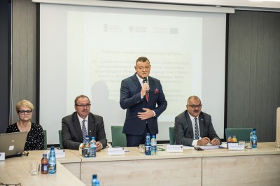 Dolny Śląsk: 11 mln zł na projekt e-urząd. Skróci się czas przy składaniu dokumentów - 3