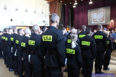 75 nowych policjantów przyjęto w szeregi mundurowych [GALERIA] - 8