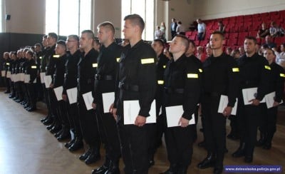 75 nowych policjantów przyjęto w szeregi mundurowych [GALERIA] - 10