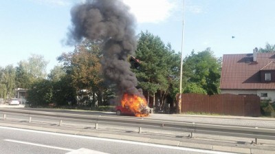 Utrudnienia na A4, płonące auto w Mirkowie [SERWIS DROGOWY]
