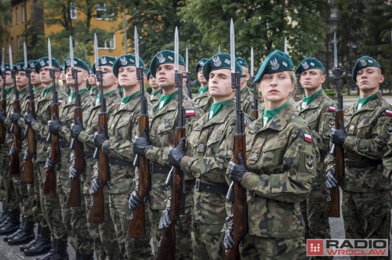 Wrocław: Otrzymali promocje na pierwszy stopień oficerski [ZDJĘCIA] - fot. Andrzej Owczarek