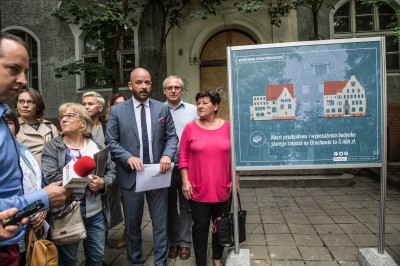 Wrocław: W październiku rozpocznie się przebudowa brochowskiego ratusza - 1