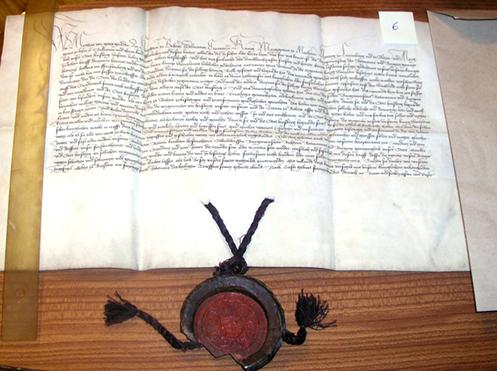 Odzyskano XIV-wieczne rękopisy - Fot. www.policja.pl