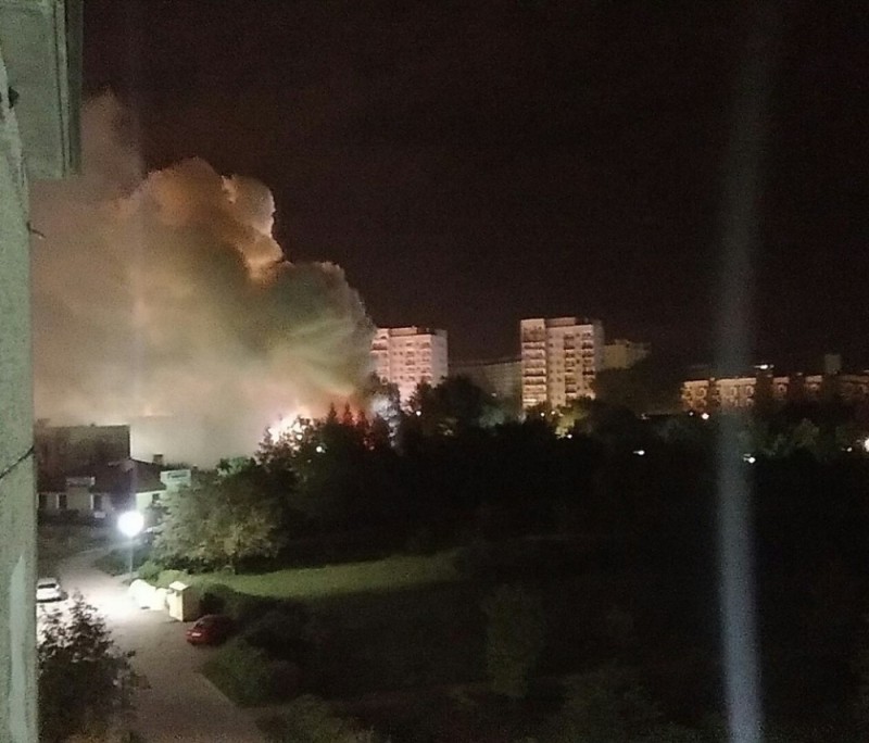 Nocny pożar w wałbrzyskiej parafii [ZDJĘCIA] - fot. Grzegorz Stęszewski