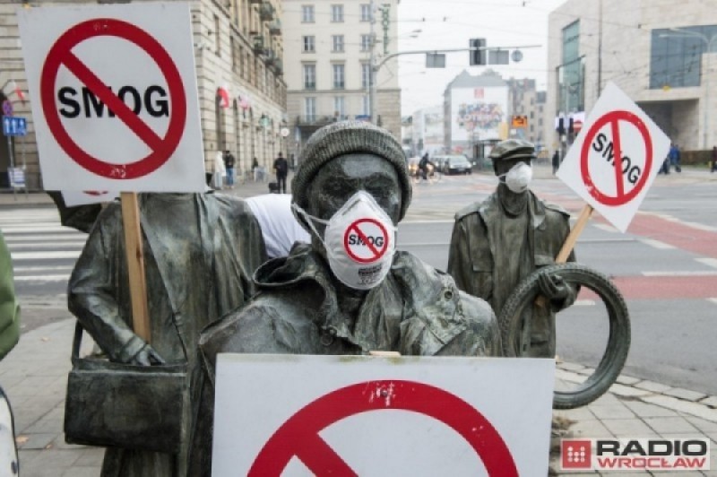 Aktywiści: "Całkowity zakaz palenia węglem od 2024 roku. Wydłużanie terminu jest niedopuszczalne!" - fot. Andrzej Owczarek