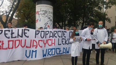 Wrocław: Protest lekarzy rezydent&oacute;w [ZOBACZ]