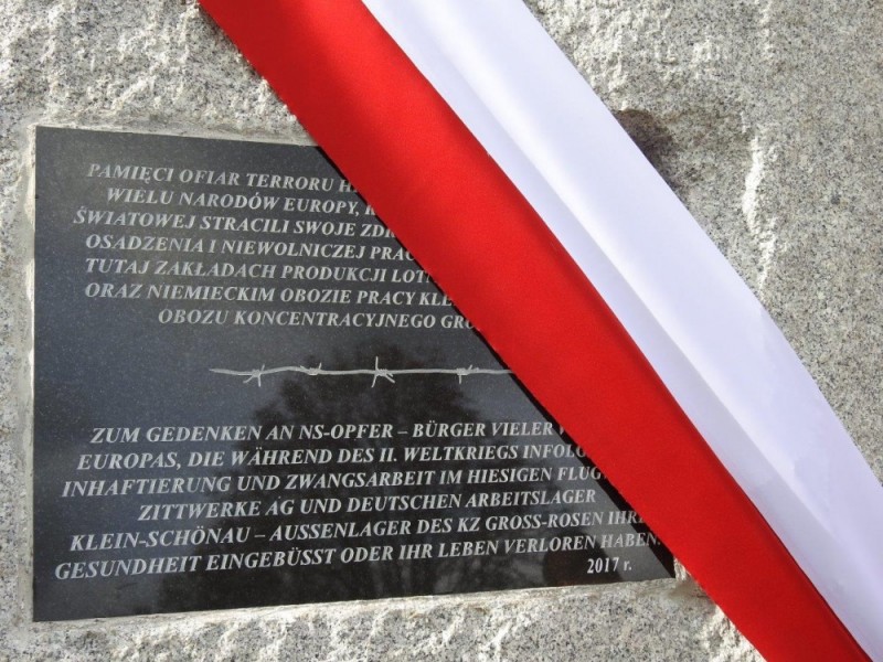Na terenie byłego obozu w Sieniawce odsłonięto pomnik ofiar hitlerowskich zbrodni - 