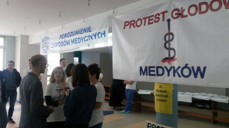 Powiększa się grono głodujących medyków we Wrocławiu - Fot: Dorota Kuźnik